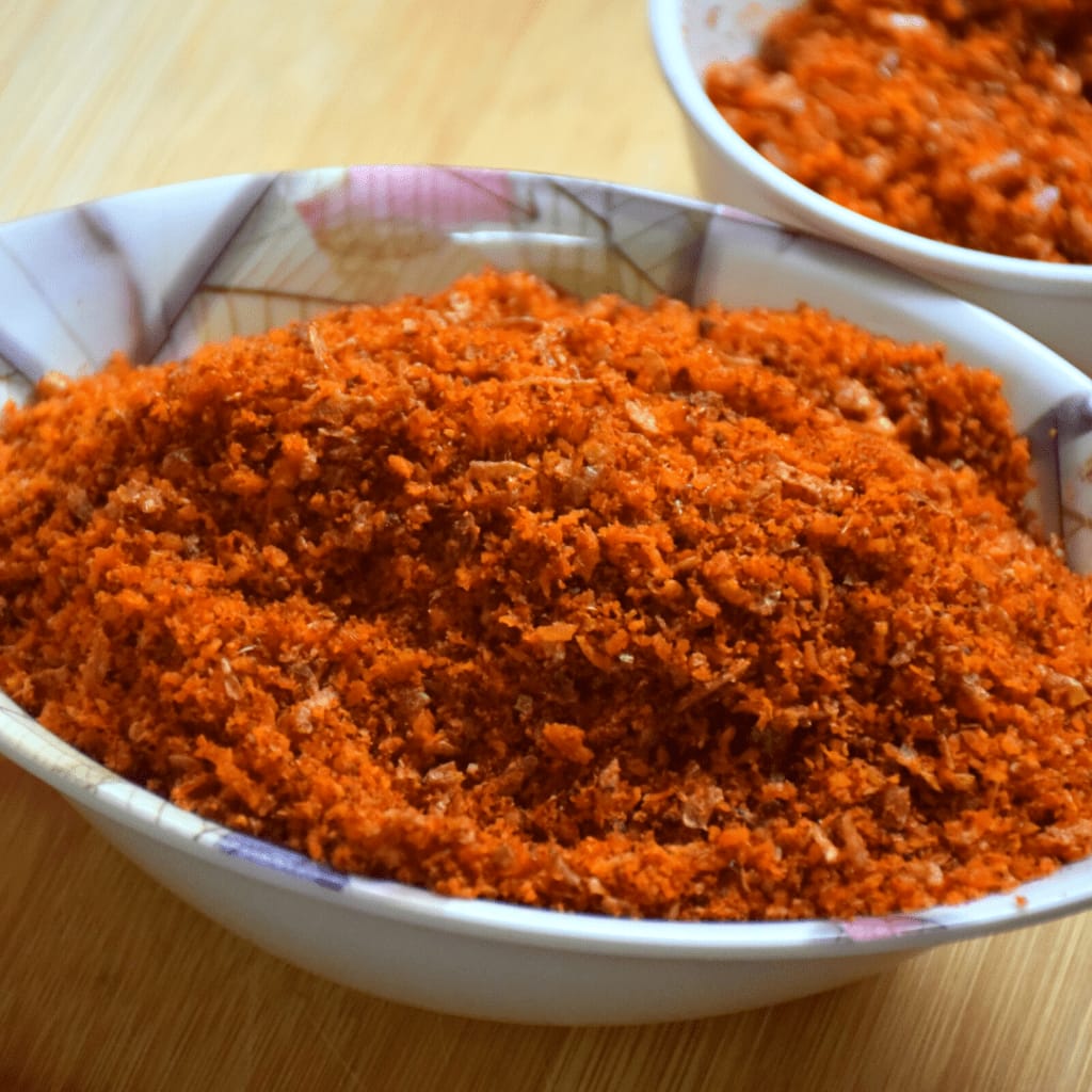 Roasted dried prawn and coconut chammanthi podi in a bowl